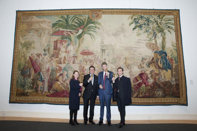 （左起）主禮嘉賓包括港大美術博物館學會贊助人Dr Christina Mathieson、法國五月董事會主席阮偉文博士、港大美術博物館總監羅諾德博士及法國五月行政總裁賈奕楠先生主禮祝酒儀式